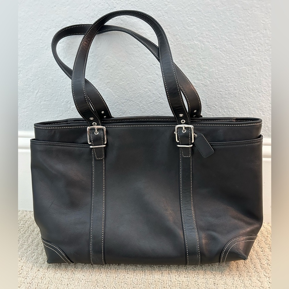 Vintage Coach Black Laptop Bag with Structured Design